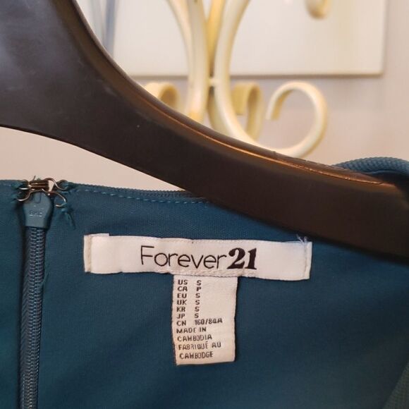 Forever 21 Emerald green dress Size S - Picture 2 of 3